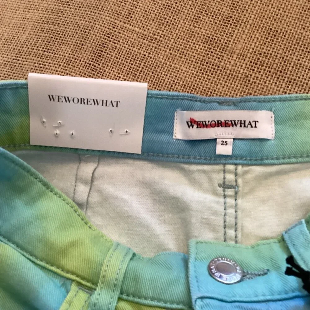 WeWoreWhat NWT Women's Tie-Dye High-Waisted Denim Shorts Size 25 Flare Bell Twil - Picture 2 of 8